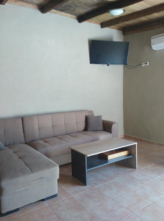 Kremasti Rooms Luaran gambar